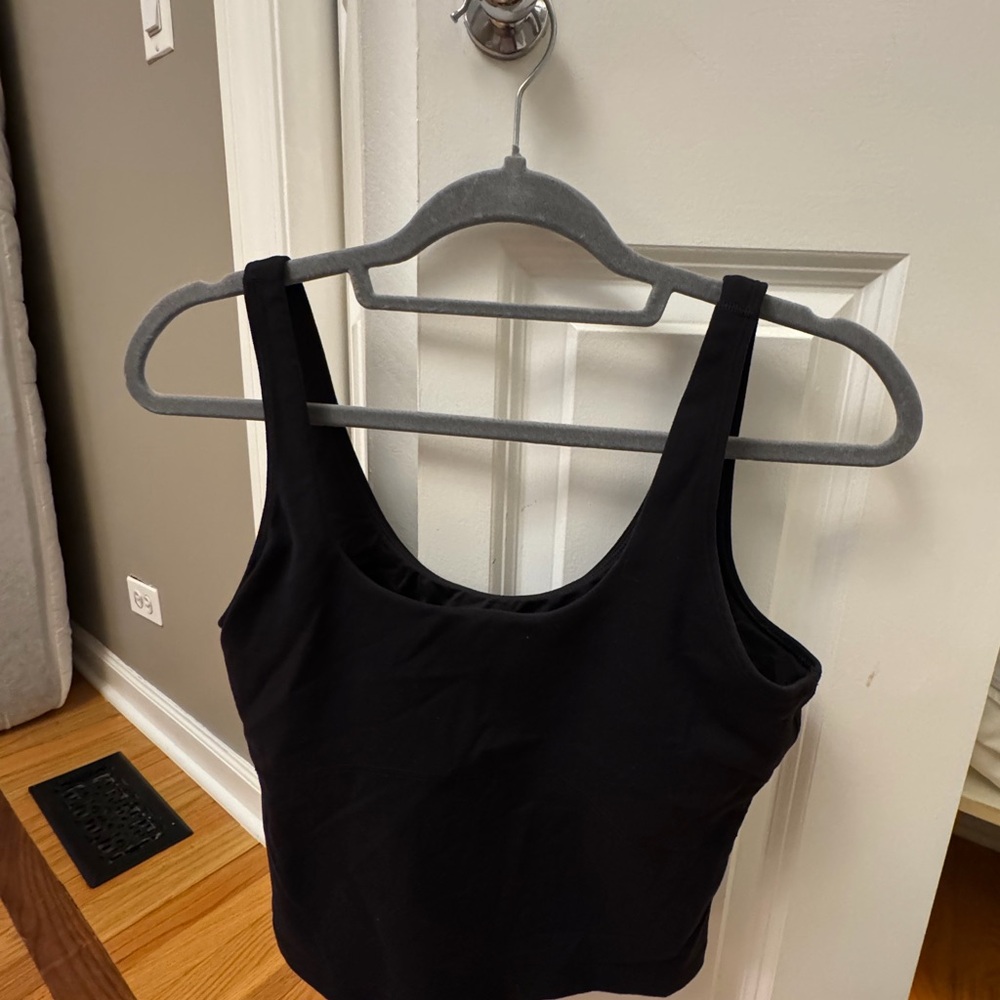 Aritzia TnaLife Bound sports tank